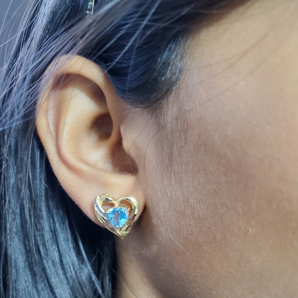 Watch Video / 14K Gold Heart Diamond Earrings / December Born. - Picture 3 of 16